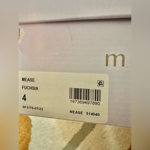 NEW Kids' Mease Platform Boot Little/Big Kid
Madden Girl. Size 4 - Picture 11 of 11